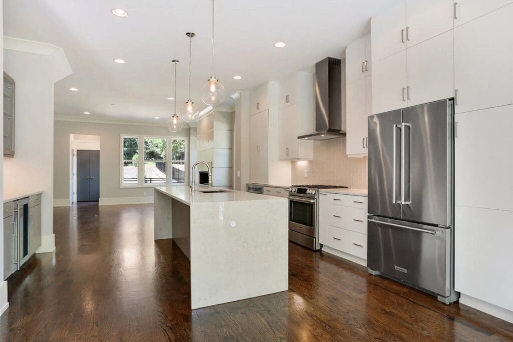 005_foyer to kitchen 3551 BR-min