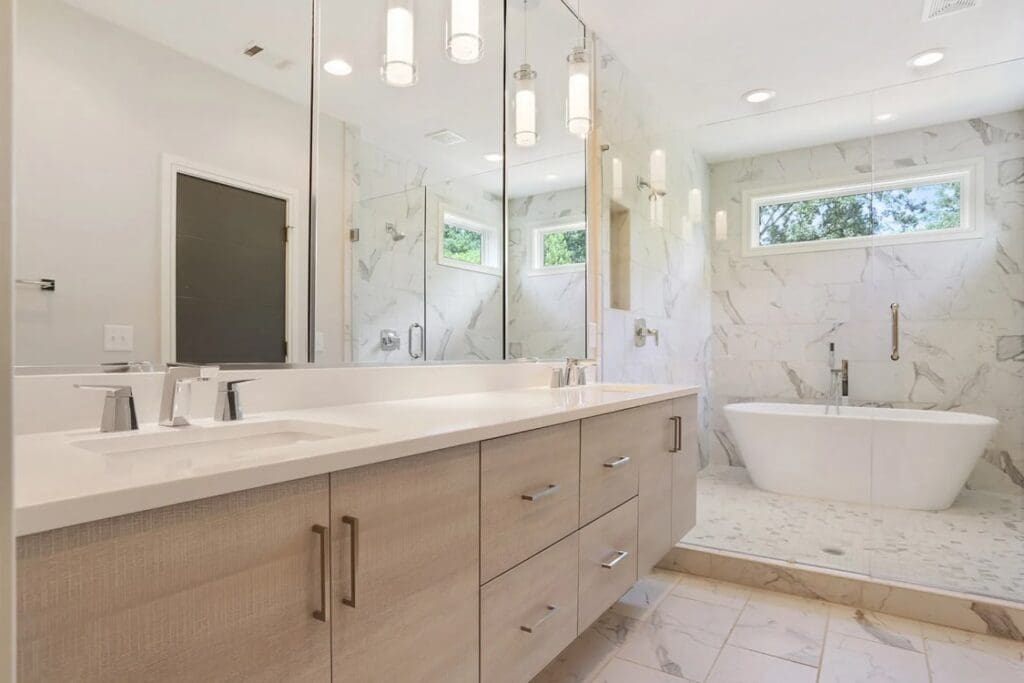 014_master bathroom 3551 BR-min