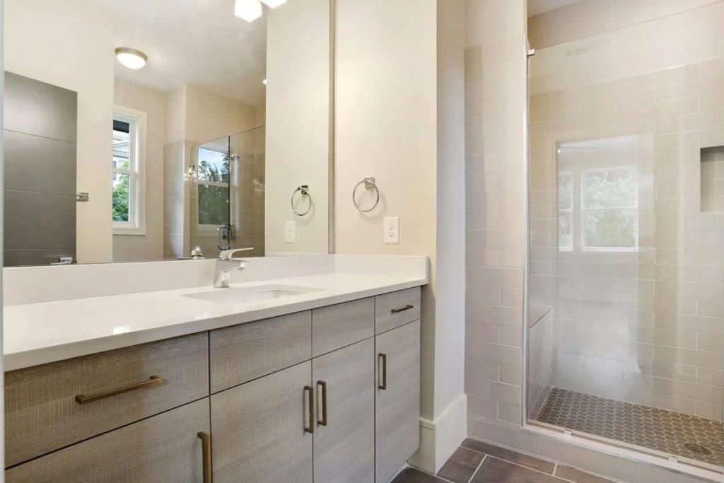 017_bathroom 2 3551 BR-min