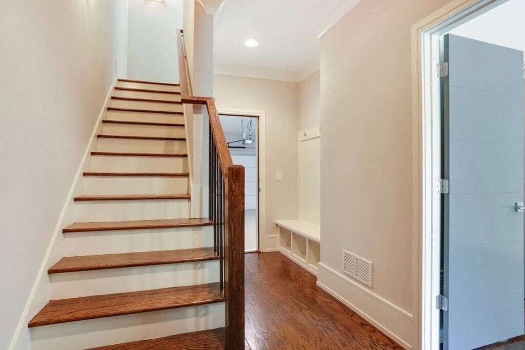 019_stairs to basement 3551 BR-min