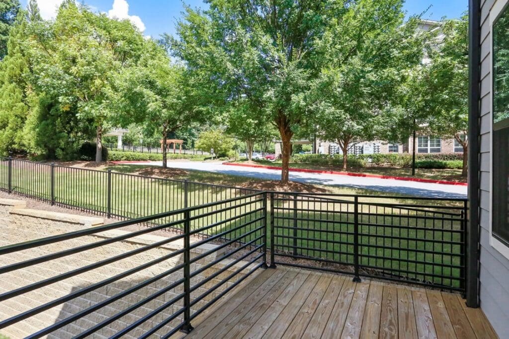 022_balcony 3551 BR-min