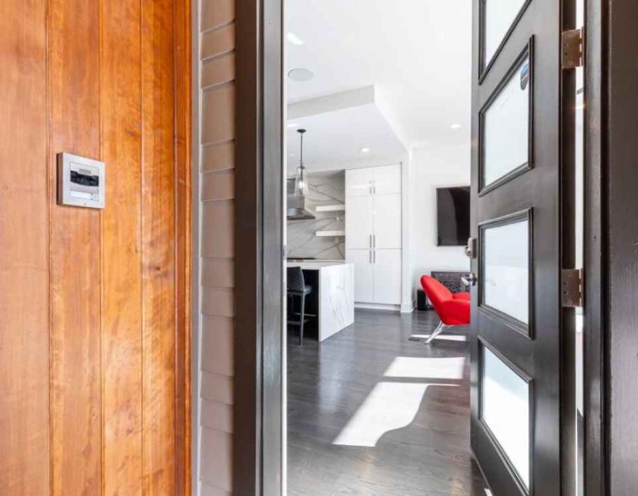 002_Entrance 910 Lenox Blvdboulevard