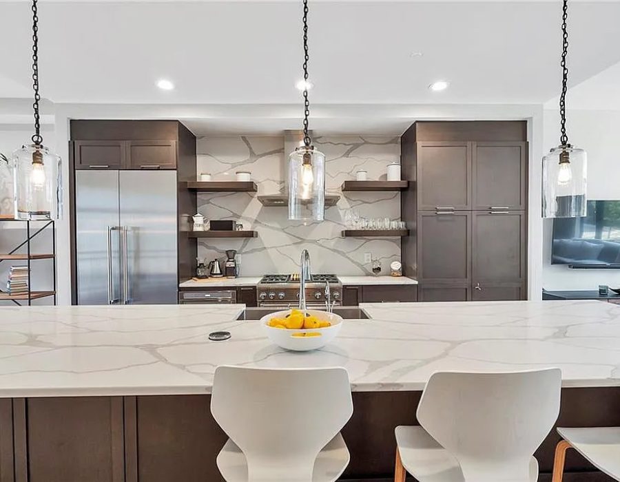 003_912 kitchen range with stoolsBoulevard-min