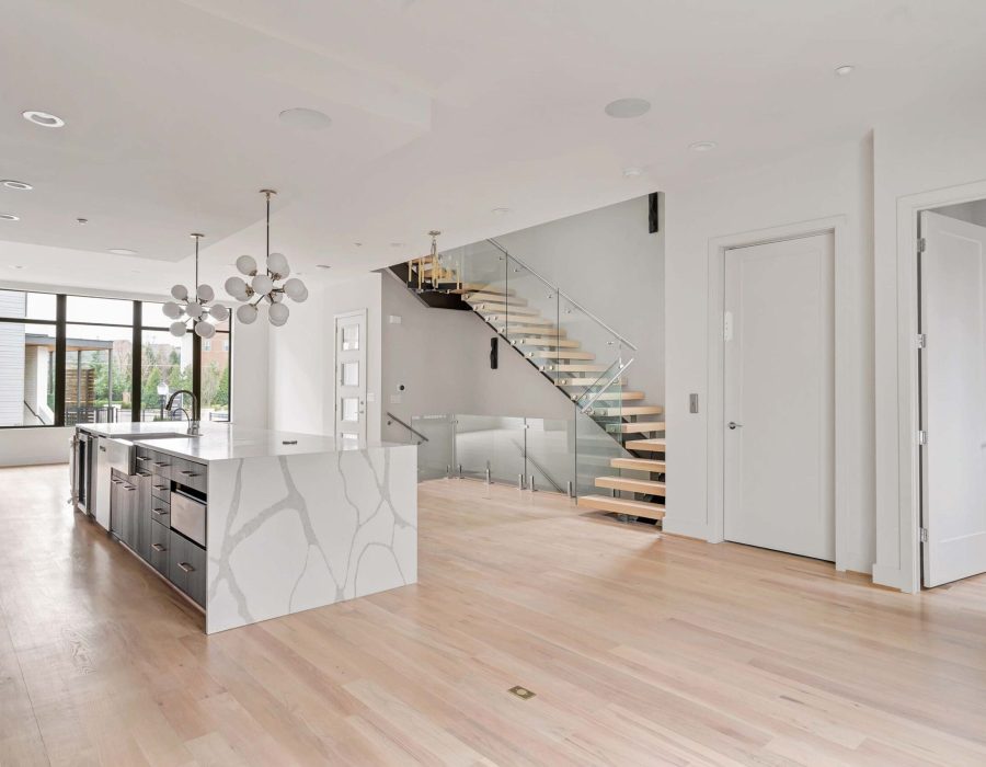 003_Kitchen to Entrance