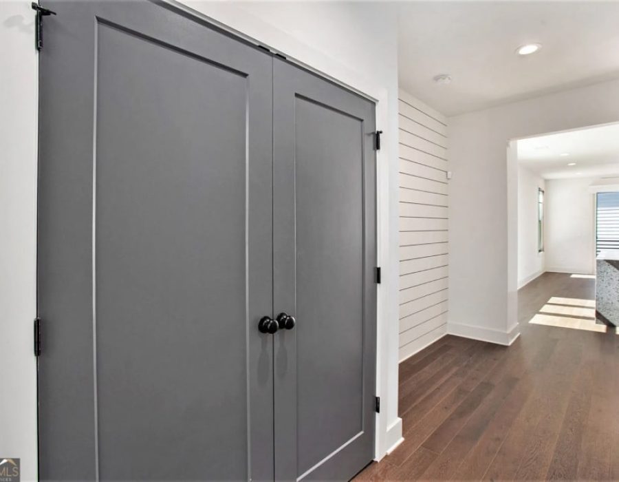 009_unit 1 laundry room doors-min