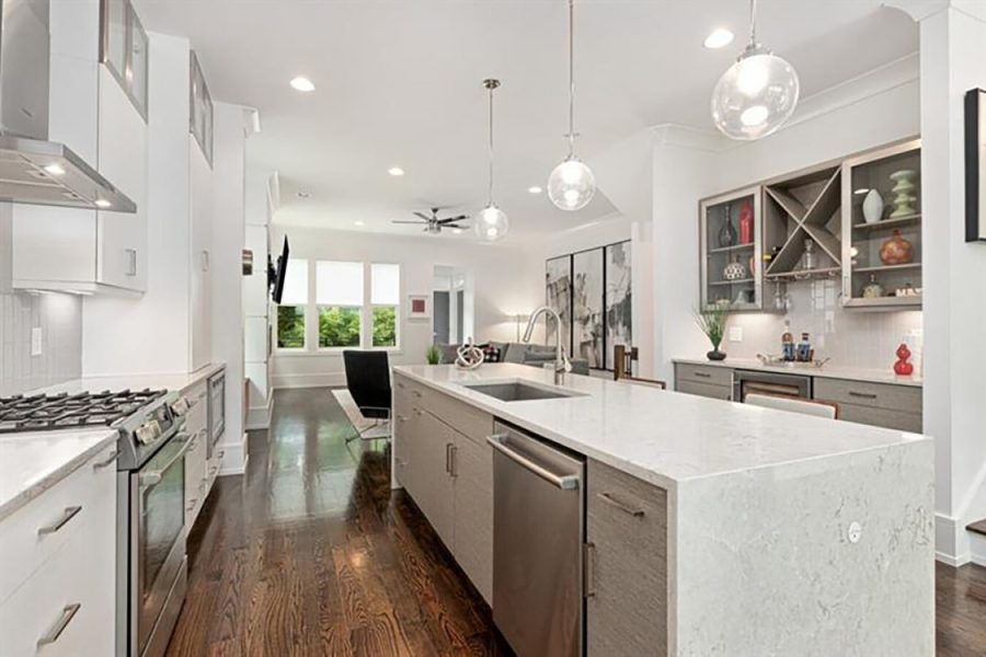 013_Kitchen with wet bar 3571 BR-min