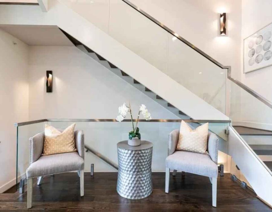 014_Sitting Area by stairs 906 Lenox Blvdblvd