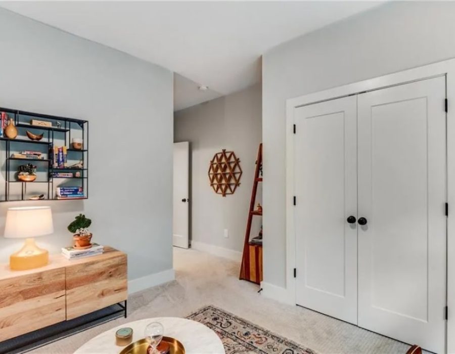 019_VS2 bedroom 2 closet-min