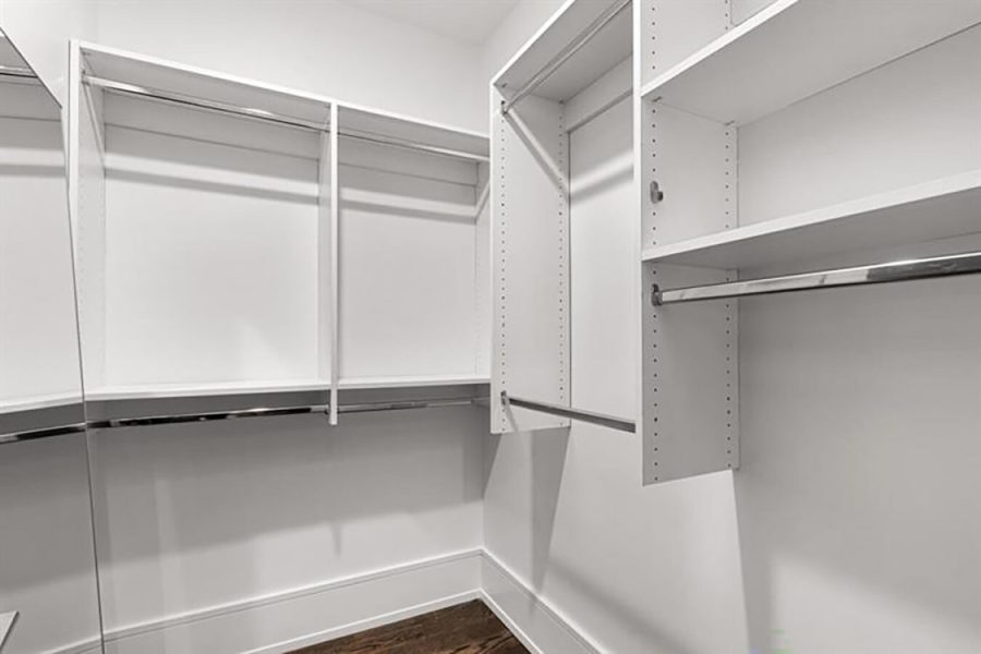 021_walk in closet 3571 BR-min