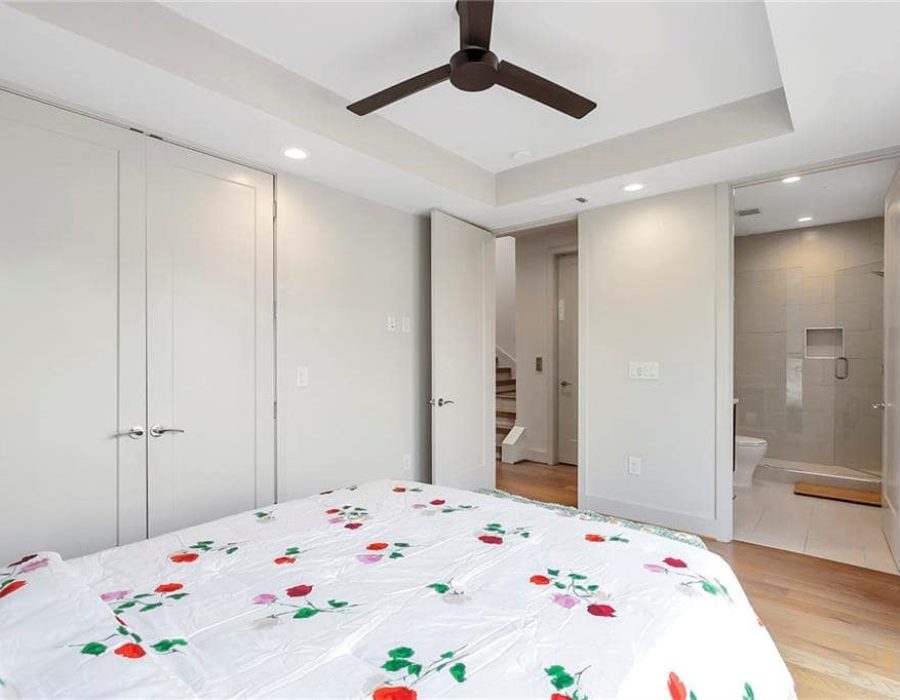 022_2nd Bedroom to Bath 912 Lenox BlvdBoulevard-min