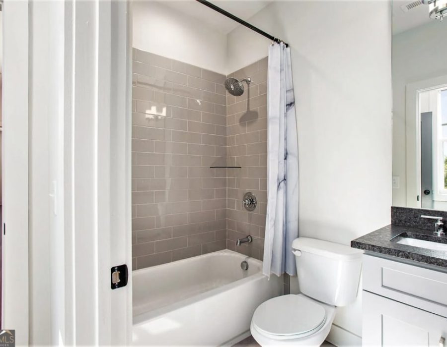 022_unit 1 full bath-min