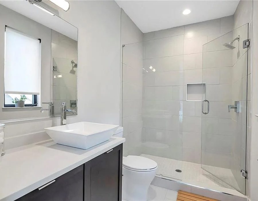 023_912 secondary bathroomBoulevard-min