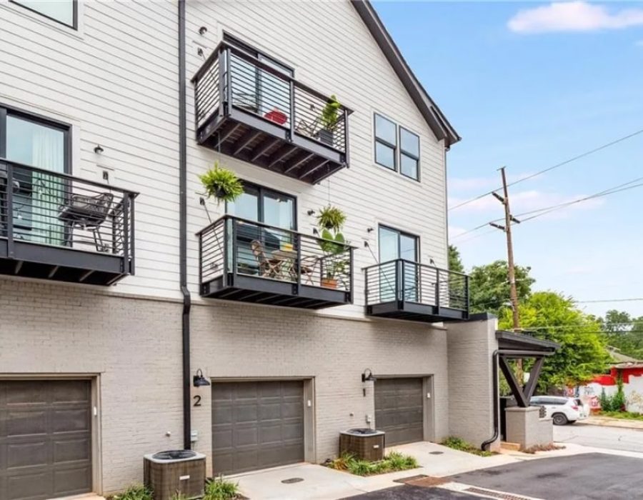 023_VS2 back garage-min