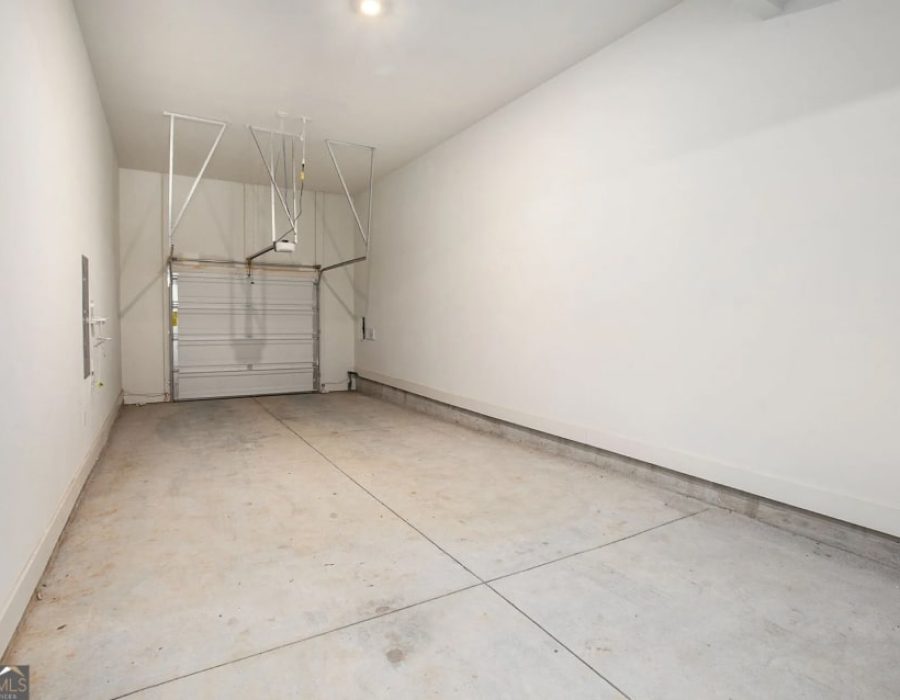 024_unit 1 garage-min