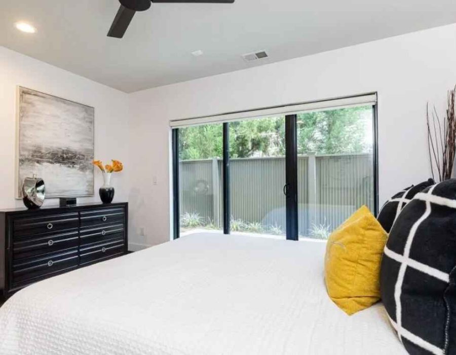 025_2ndardy bedroom window 906 Lenox Blvdblvd