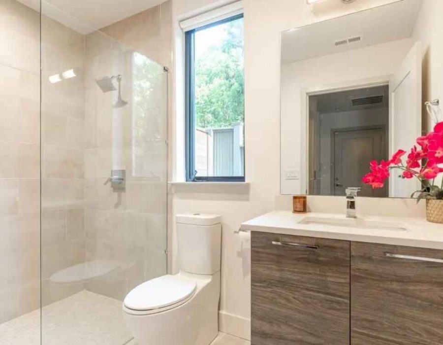 026_2ndardy bathroom 906 Lenox Blvdblvd