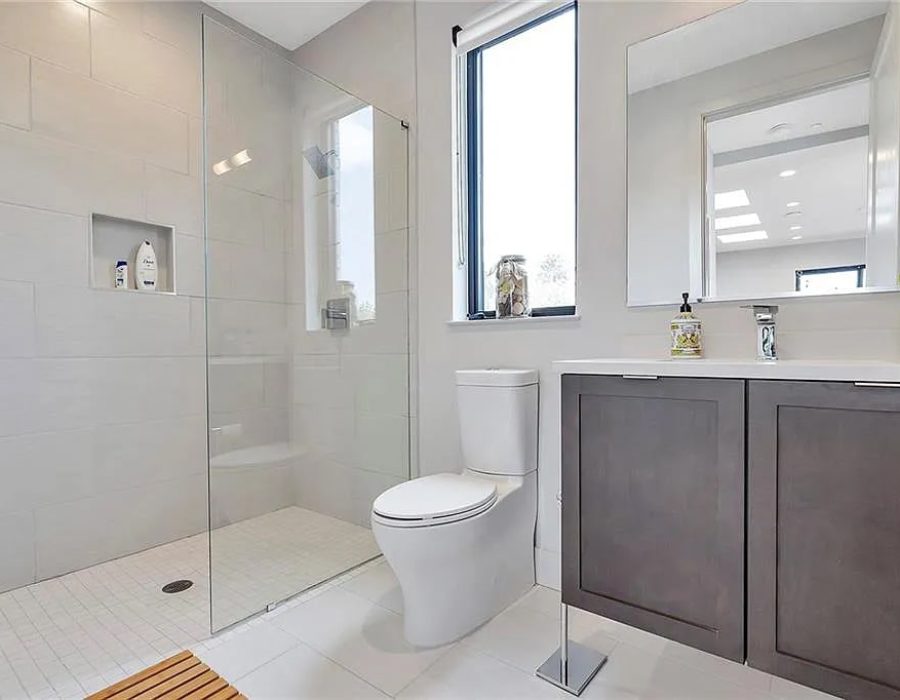 029_912 bathroom 3Boulevard-min