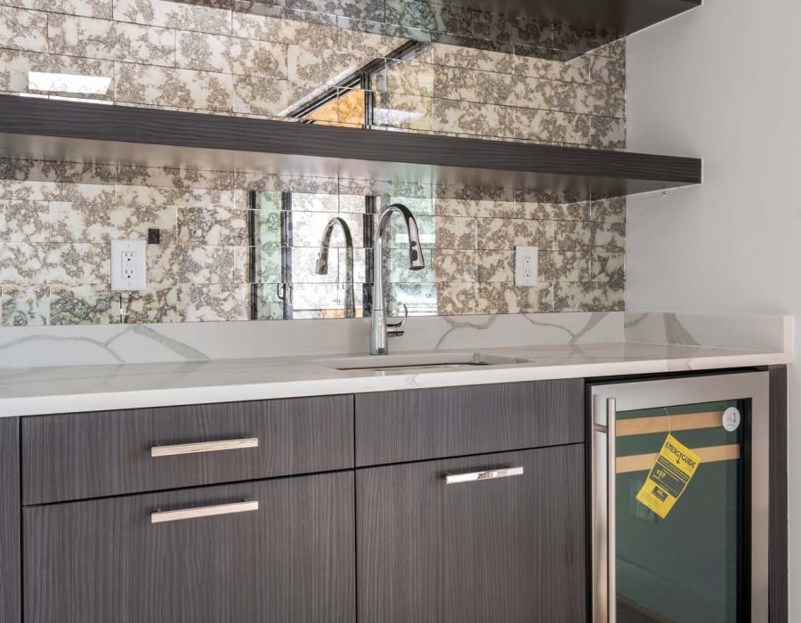 030_Loft Wet Bar_1.18-01180