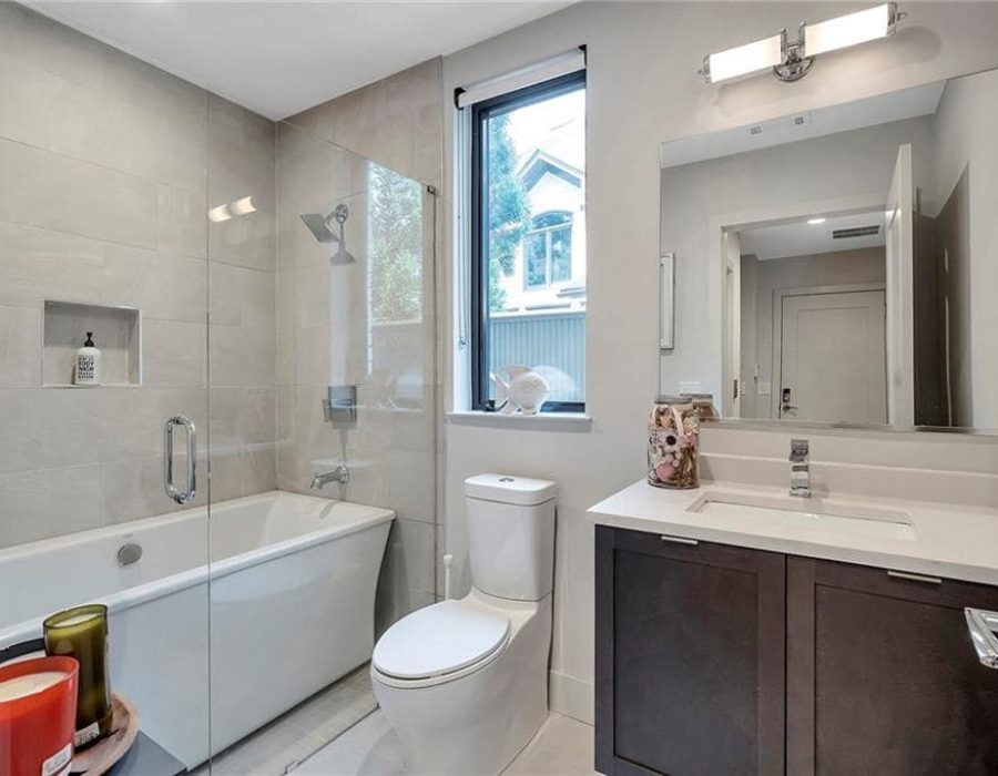 030_basement bathroom 912 Lenox BlvdBoulevard-min