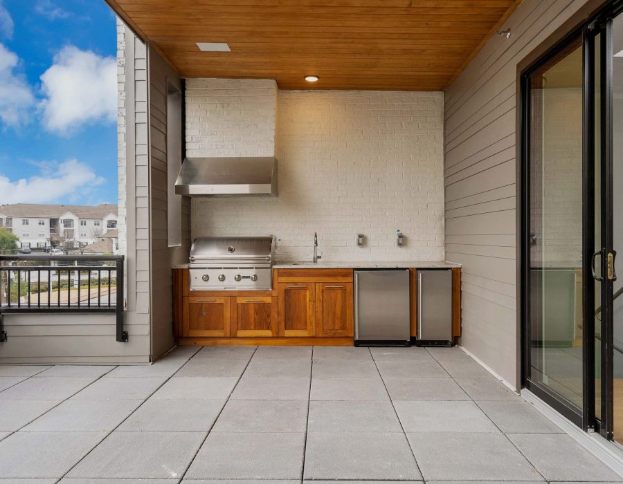 033_Back Deck Kitchen_1.18-01186