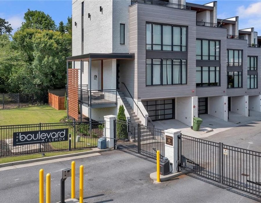 034_exterior at gate 912 Lenox BlvdBoulevard-min