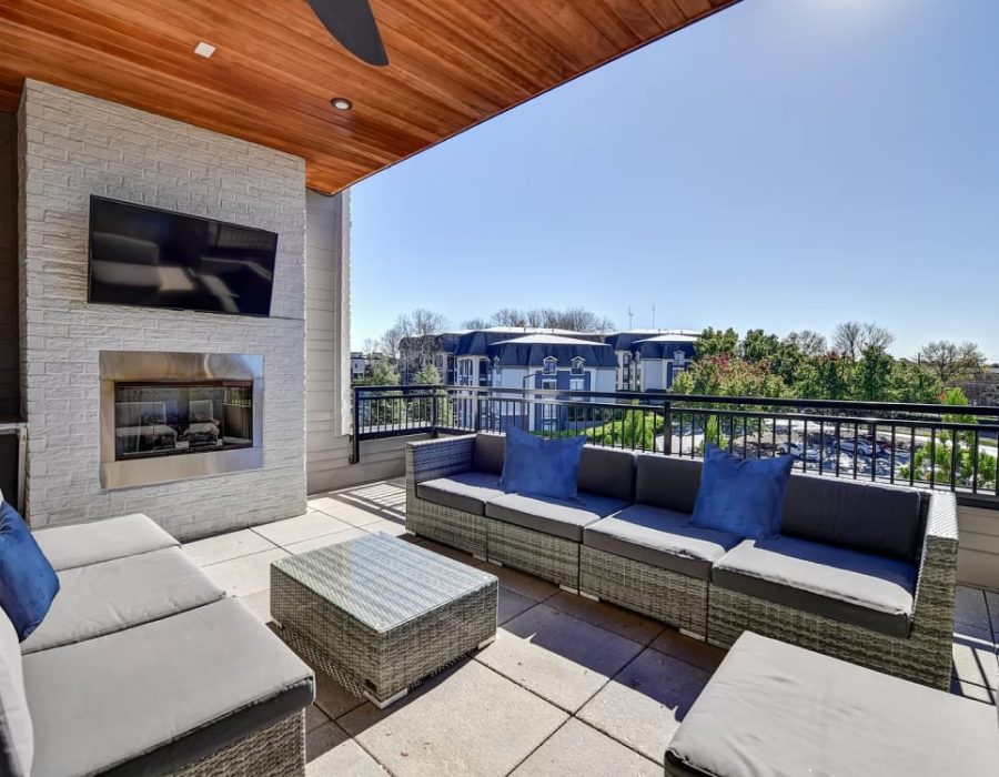 037_Back Patio Fireplace Staged 908 Lenox Blvdboulevard-min