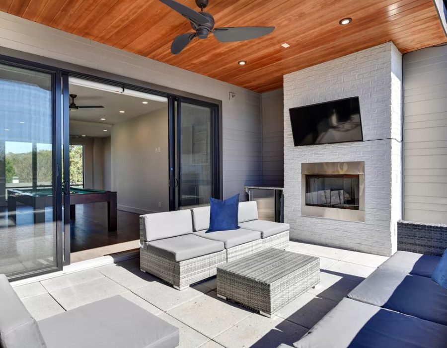 038_Back Patio Staged 908 Lenox Blvdboulevard-min