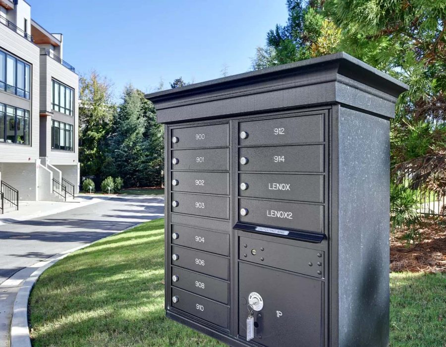 041_Lenox Blvd Mailboxes